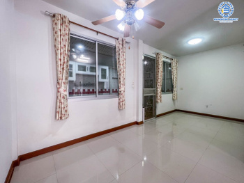 *****ทาวน์เฮ้าส์มือสองย่านนนทบุรี ม.เอดรีม ราชพฤกษ์-ตลิ่งชัน บนเนื้อที่ 21 ตร.ว. ฟังก์ชันจัดเต็ม 3 ห้องนอน 2 ห้องน้ำ 1 ที่จอดรถ รายล้อมด้วยสิ่งอำนวยความสะดวกมากมาย เป็นส่วนตัวใกล้ทางด่วนศรีรัช และรถไฟฟ้าสายสีแดง สถานี"ตลิ่งชัน"